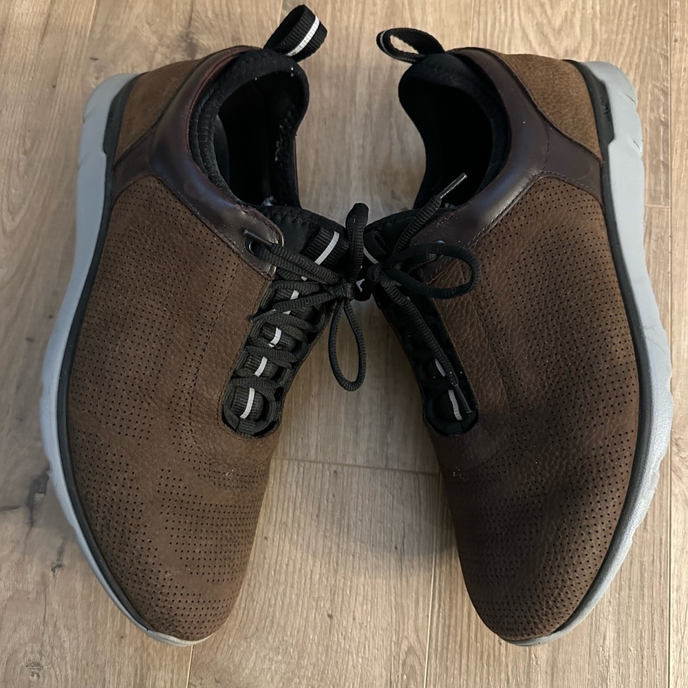 Men’s Johnston and Murphy suede sneakers - Picture 3 of 6